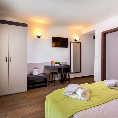 Ξενοδοχείο Panorama Blue Family And Free Parking 3*